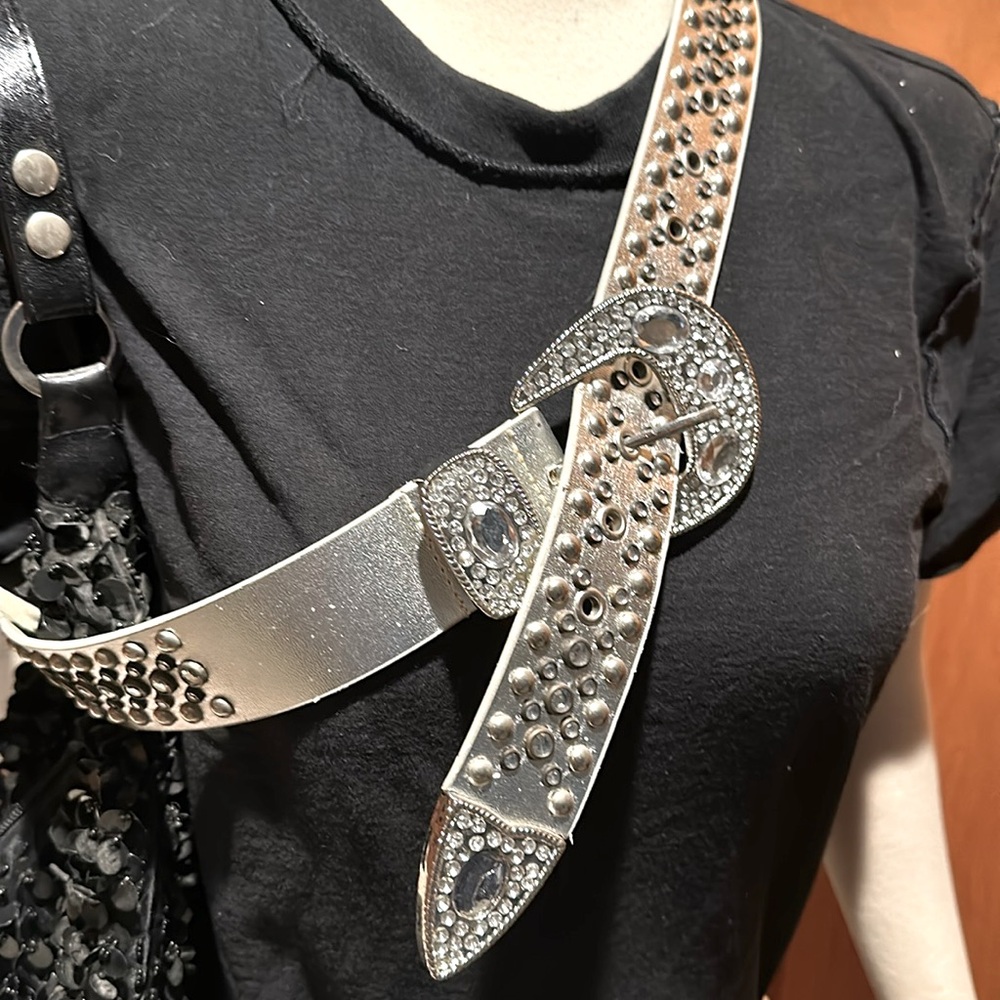 Ladies rhinestone studded belt no missing or loose stones 1 1/2 inches wide sz L